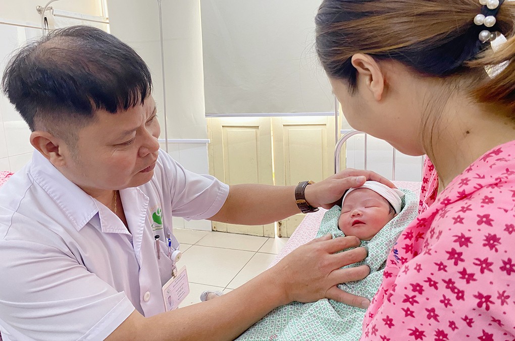 Với bác sĩ Vũ, được tận tay đón chào một em bé chào đời là cảm xúc thiêng liêng và cũng là 