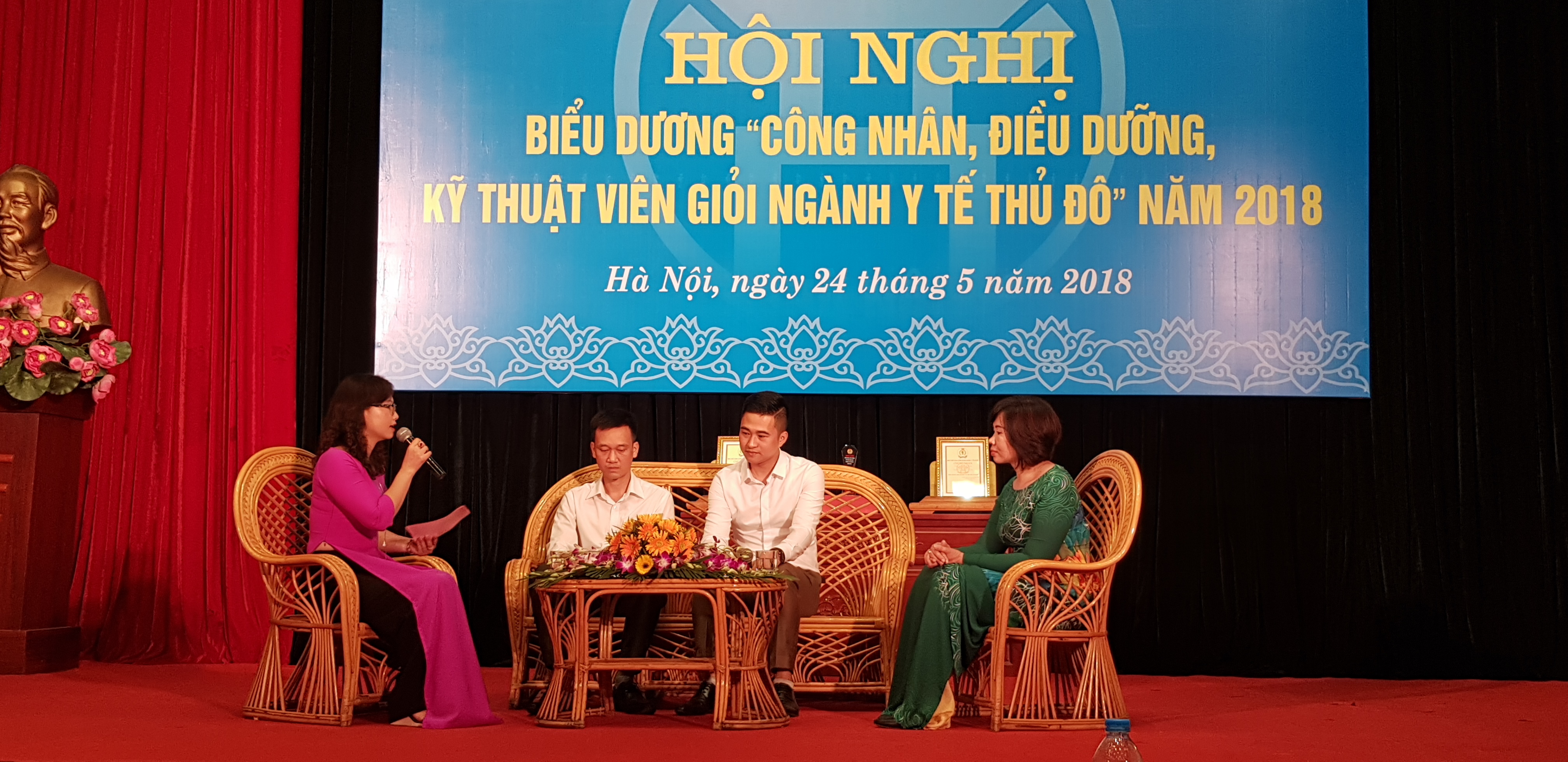 CN Nguyễn Thị Minh Hòa - hộ sinh trưởng khoa đẻ dịch vụ D3 được Công đoàn ngành Y tế Hà Nội vinh danh