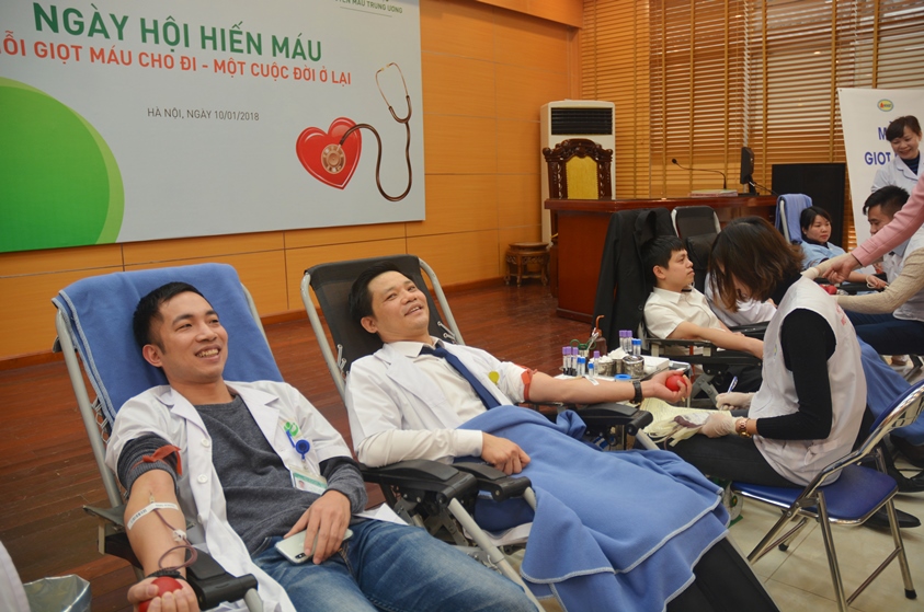 Tập thể lãnh đạo, y bác sĩ bệnh viện Phụ Sản Hà Nội hưởng ứng hiến máu tình nguyện