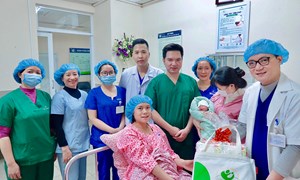 Chào đón em bé đầu tiên cất tiếng khóc chào đời tại Bệnh viện Phụ Sản Hà Nội năm 2021