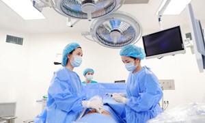 Nữ bác sĩ can thiệp bào thai hồi sinh hàng trăm em bé từ trong bụng mẹ
