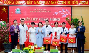 Thứ trưởng Bộ Y tế Nguyễn Thị Liên Hương thăm, chúc Tết tại Bệnh viện Phụ sản Hà Nội