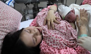 Chào đón công dân đầu tiên năm Kỷ Hợi tại Bệnh viện Phụ sản Hà Nội