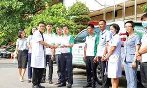 Nét đẹp tôn sư trọng đạo tại Bệnh viện Phụ sản Hà Nội