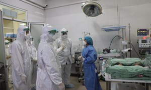 Đoàn công tác Bộ Y tế thăm và làm việc tại Đơn vị điều trị COVID-19 thuộc Bệnh viện Phụ sản Hà Nội cơ sơ 2