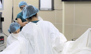 Phẫu thuật tạo hình lỗ màng trinh cho bé gái 9 tuổi