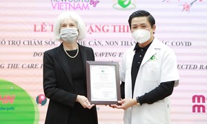 Tổ chức Newborn Việt Nam trao tặng thiết bị y tế hỗ trợ điều trị thai phụ và trẻ sơ sinh non tháng mắc covid 19