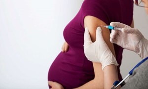 Vì sao phụ nữ mang thai nên tiêm vắc xin phòng cúm?
