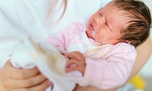 Các biện pháp chữa trào ngược axit ở trẻ sơ sinh