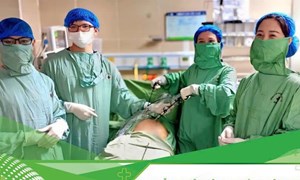 Phẫu thuật nội soi thành công cho thai phụ 24 tuần bị xoắn u buồng trứng