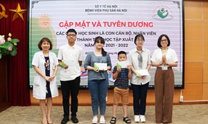 Gặp mặt và tuyên dương con cán bộ nhân viên y tế  Bệnh viện Phụ Sản Hà Nội có thành tích cao trong năm học 2021 – 2022