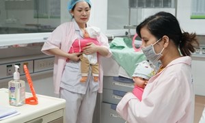 Bệnh viện Phụ sản Hà Nội: Đào tạo kỹ năng thực hành chăm sóc trẻ sơ sinh đẻ non bằng phương pháp Kangaroo cho nhân viên y tế