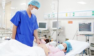 Mổ cấp cứu thai phụ ngôi ngang, RAU TIỀN ĐẠO TRUNG TÂM CÀI RĂNG LƯỢC, rối loạn tim mạch