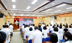 Bệnh viện Phụ Sản Hà Nội dành một phút mặc niệm để tưởng nhớ đồng chí Nguyễn Phú Trọng - Tổng Bí thư Ban Chấp hành Trung ương Đảng Cộng sản Việt Nam. 