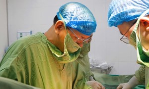 Bụng to nhanh người phụ nữ 47 tuổi phát hiện u kích thước lớn bất thường