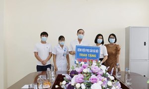 Bệnh viện Phụ Sản Hà Nội trao tặng 15.000 khẩu trang y tế cho đội ngũ y bác sỹ Bệnh viện Sản Nhi Bắc Giang