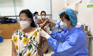 Bệnh viện Phụ Sản Hà Nội phối hợp với quận Hoàn Kiếm tiêm vaccine Covid-19 cho hơn 200 thai phụ