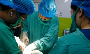 Sinh 3 an toàn giữa muôn vàn khó khăn