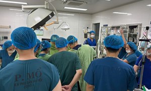 Xử trí kịp thời, cứu sống sản phụ thuyên tắc mạch ối