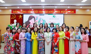 Mít tinh kỷ niệm ngày  Phụ nữ Việt Nam