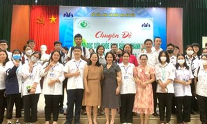 Gần 500 học sinh THPT chuyên Nguyễn Huệ nghe chuyên gia giải đáp chuyện “khó nói”