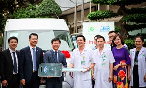 Ngân hàng TMCP Quân đội (MB) trao tặng xe ô tô cho Bệnh viện Phụ Sản Hà Nội