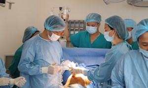 Bệnh viện Phụ Sản Hà Nội thực hiện kỹ thuật can thiệp bào thai trong buồng ối