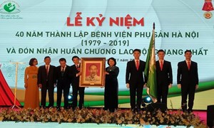 Phó Chủ tịch nước Đặng Thị Ngọc Thịnh dự Lễ kỷ niệm 40 năm ngày thành lập Bệnh viện Phụ sản Hà Nội