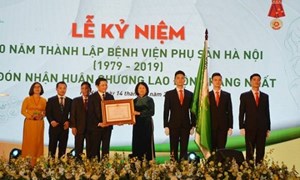 BV Phụ sản Hà Nội đón nhận Huân chương Lao động hạng Nhất lần thứ hai
