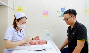 Massage: bí quyết mang lại lợi ích cho trẻ sơ sinh