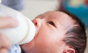 Dinh dưỡng cho trẻ sơ sinh: 6 tháng đầu