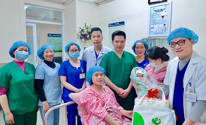 Chào đón em bé đầu tiên cất tiếng khóc chào đời tại Bệnh viện Phụ Sản Hà Nội năm 2021