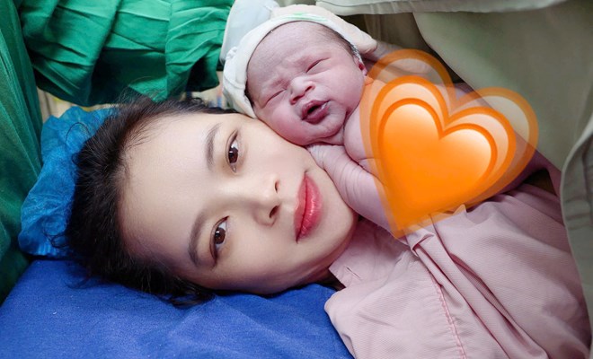 Khoảnh khắc chào đón 