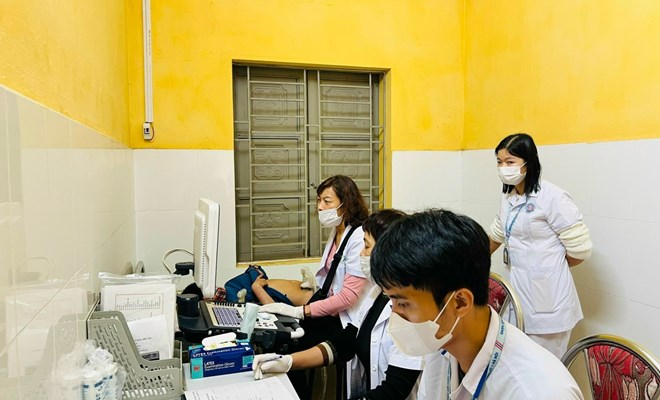 Khám Sàng Lọc Sức Khỏe, Cấy Que Tránh Thai Miễn Phí Cho Hơn 100 Bệnh Nhân Tâm Thần