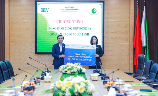 Ngân hàng BIDV chi nhánh Hồng Hà và ngân hàng Vietcombank chi nhánh Hoàn Kiếm chung tay cùng Bệnh viện Phụ Sản Hà Nội mang Tết ấm áp tới người bệnh