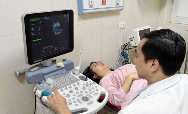 Cấp cứu kịp thời trường hợp song thai trong và ngoài tử cung hiếm gặp