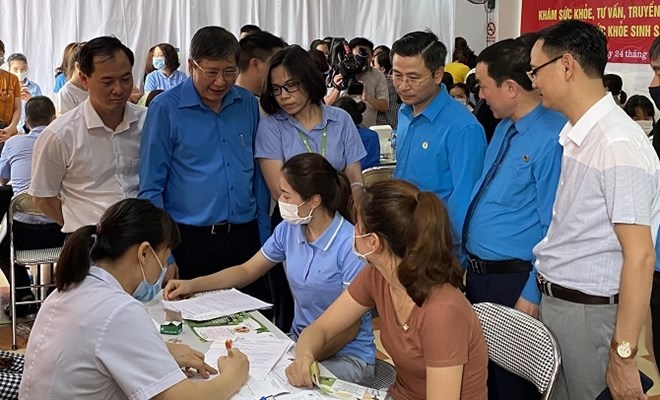Hà Nội: Khám, cấp phát thuốc miễn phí cho nữ công nhân khu công nghiệp Bắc Thăng Long