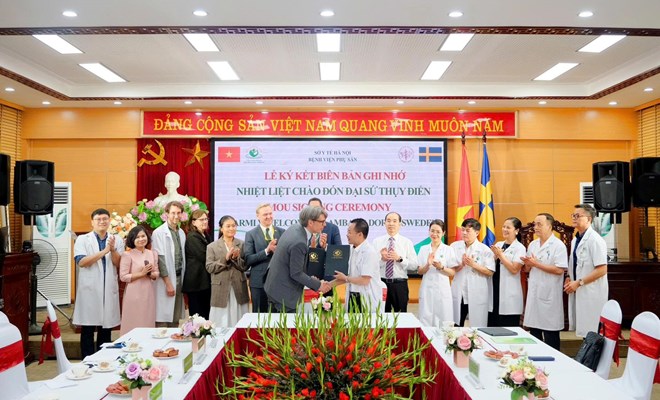 Nhiệt liệt chào đón Ngài đại sứ Thụy Điển đến thăm và chứng kiến Lễ ký kết Biên bản ghi nhớ với Viện Karolinska Thuỵ Điển