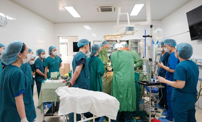 Giành sự sống cho sản phụ rau cài răng lược trên nền 3 lần mổ lấy thai cũ