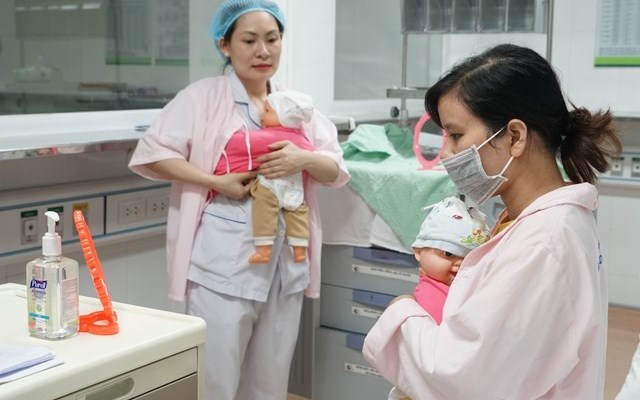Bệnh viện Phụ sản Hà Nội: Đào tạo kỹ năng thực hành chăm sóc trẻ sơ sinh đẻ non bằng phương pháp Kangaroo cho nhân viên y tế