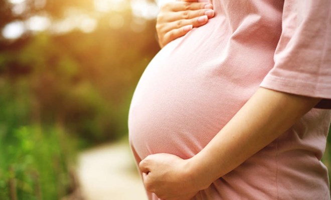 Bảo vệ sức khỏe cho các bà bầu và thai nhi trong mùa nắng nóng