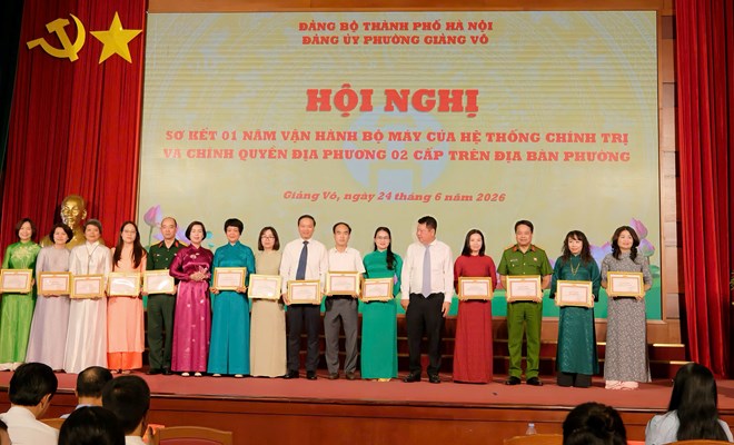 Bệnh viện Phụ Sản Hà Nội được khen thưởng tại hội nghị sơ kết 01 năm vận hành chính quyền địa phương 02 cấp phường Giảng Võ