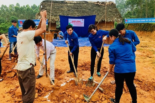 Huyện đoàn Yên Bình kết nối xây dựng 12 nhà nhân ái tặng hộ nghèo