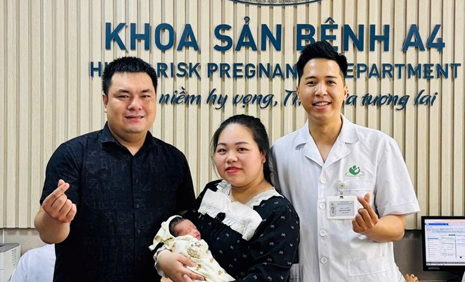 71 NGÀY GIỮ THAI TRONG TÌNH TRẠNG “HỞ ỐI” VÀ CA MỔ CẤP CỨU LÚC 2 GIỜ SÁNG