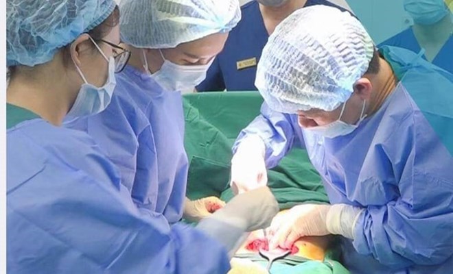 Sản phụ vỡ tử cung ở tuần thai 25 vẫn sinh con khỏe mạnh