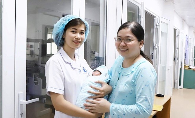 Bệnh viện Phụ sản Hà Nội nuôi thành công con của chiến sĩ hải quân Trường Sa sinh non 27 tuần