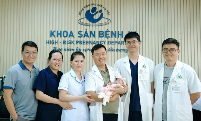 9 năm mong con và hành trình giữ lại sự sống cho em bé sinh cực non 950 gram