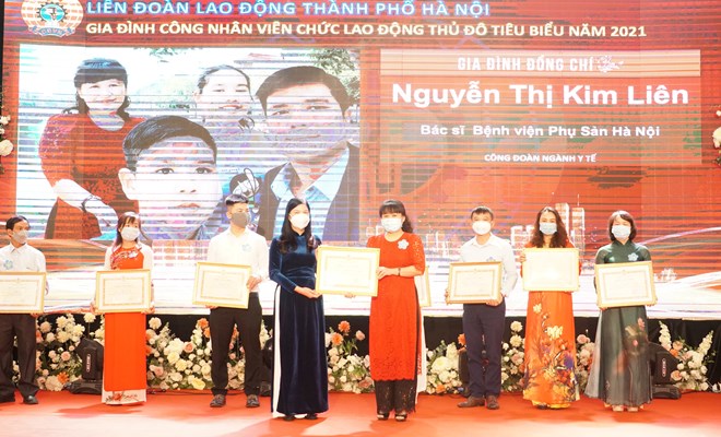 LĐLĐ TP.Hà Nội: Biểu dương 100 “Gia đình công nhân viên chức lao động Thủ đô tiêu biểu”