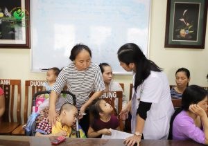 Bệnh viện Phụ sản Hà Nội hỗ trợ nhiều gia đình thiệt hại trong vụ hoả hoạn tại phường Ngọc Khánh