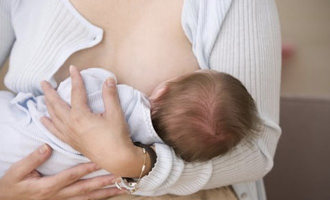 Những cách khắc phục khi trẻ từ chối bú mẹ